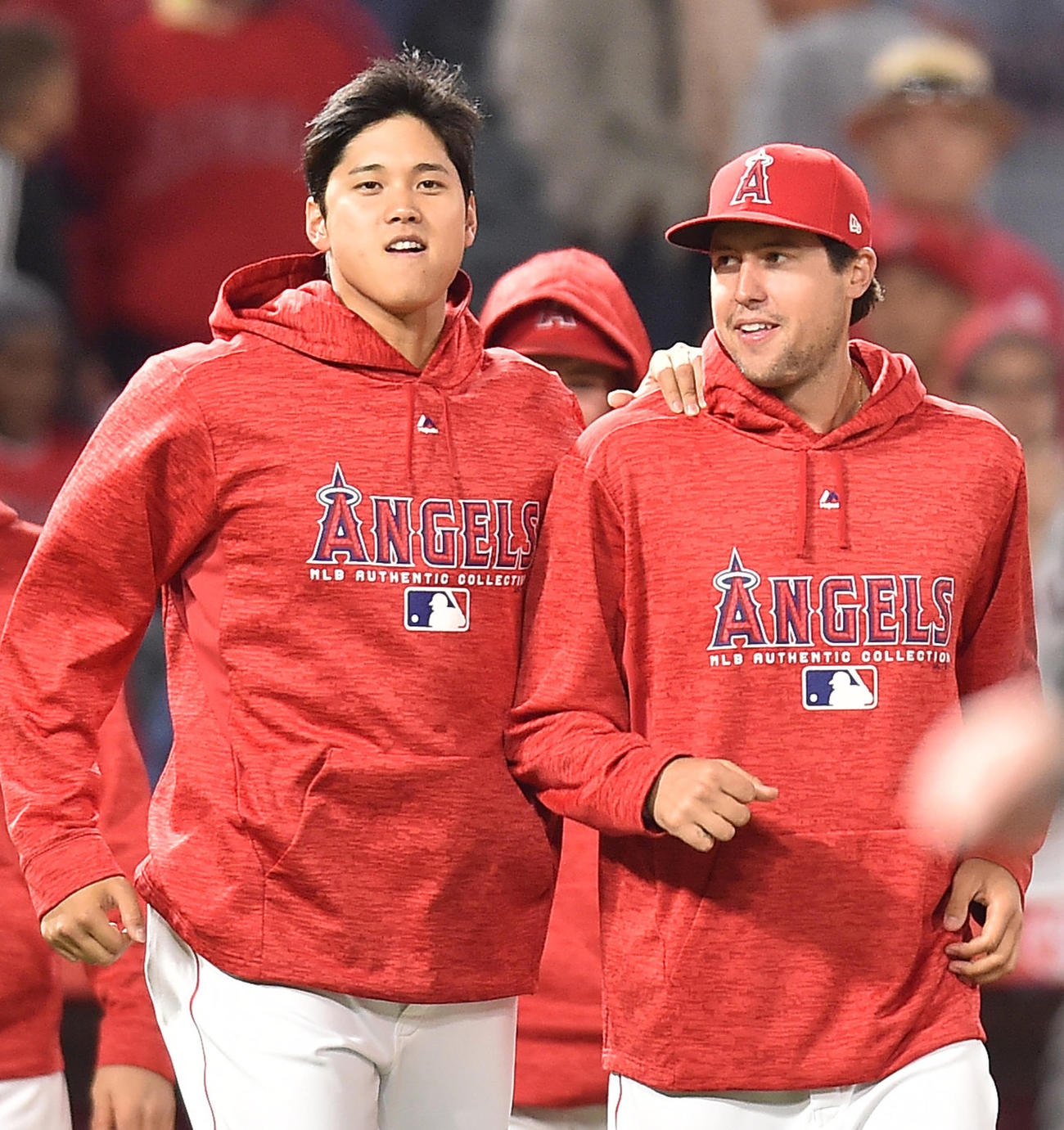スカッグス投手（右）とエンゼルス大谷（2018年4月6日撮影）