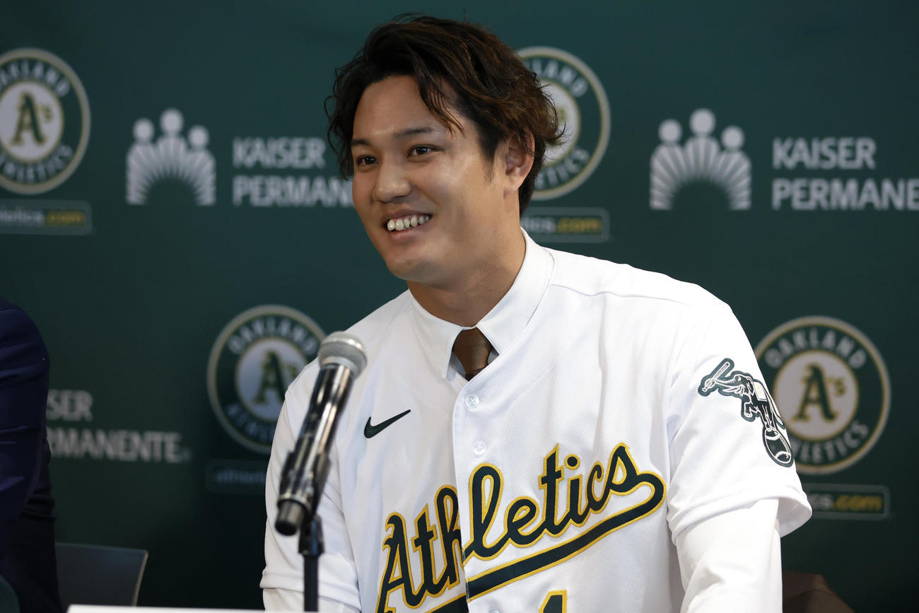 アスレチックス入団会見を行った藤浪晋太郎（AP）