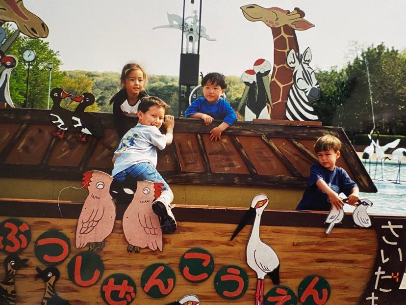 WBC日本代表に内定しているカージナルスのヌートバーは幼少期、埼玉県こども動物自然公園で遊んだ（母久美子さん提供）