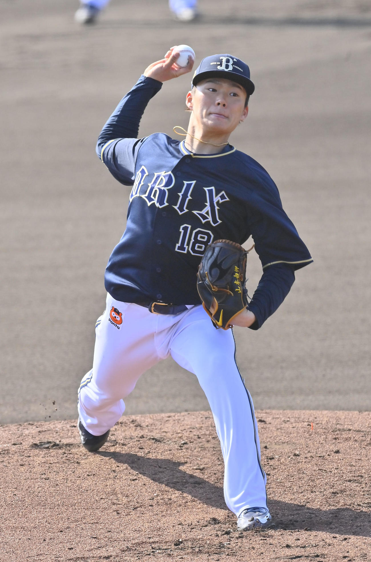 フリー打撃に登板するオリックス山本（撮影・和賀正仁）