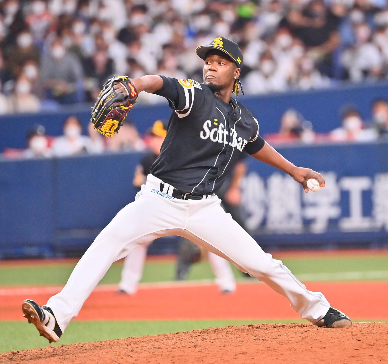 オリックス対ソフトバンク　9回に登板するソフトバンクのモイネロ（撮影・和賀正仁）