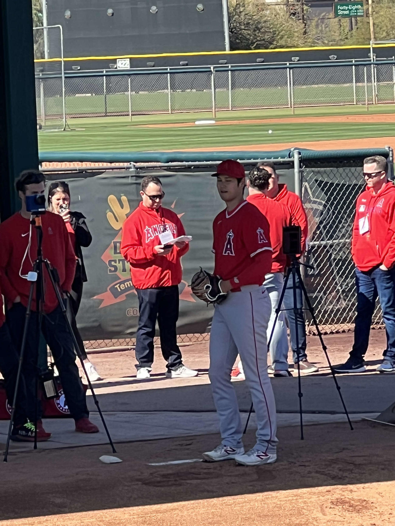 メジャー6年目の今季、大谷は足の幅を狭め、左足をや一塁側へずらしたセットポジションに修正。