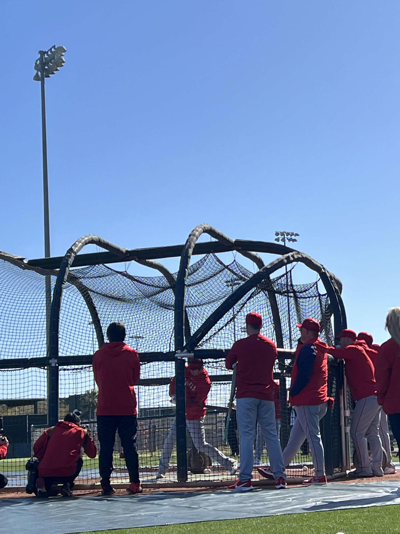 屋外でフリー打撃を行ったエンゼルス大谷