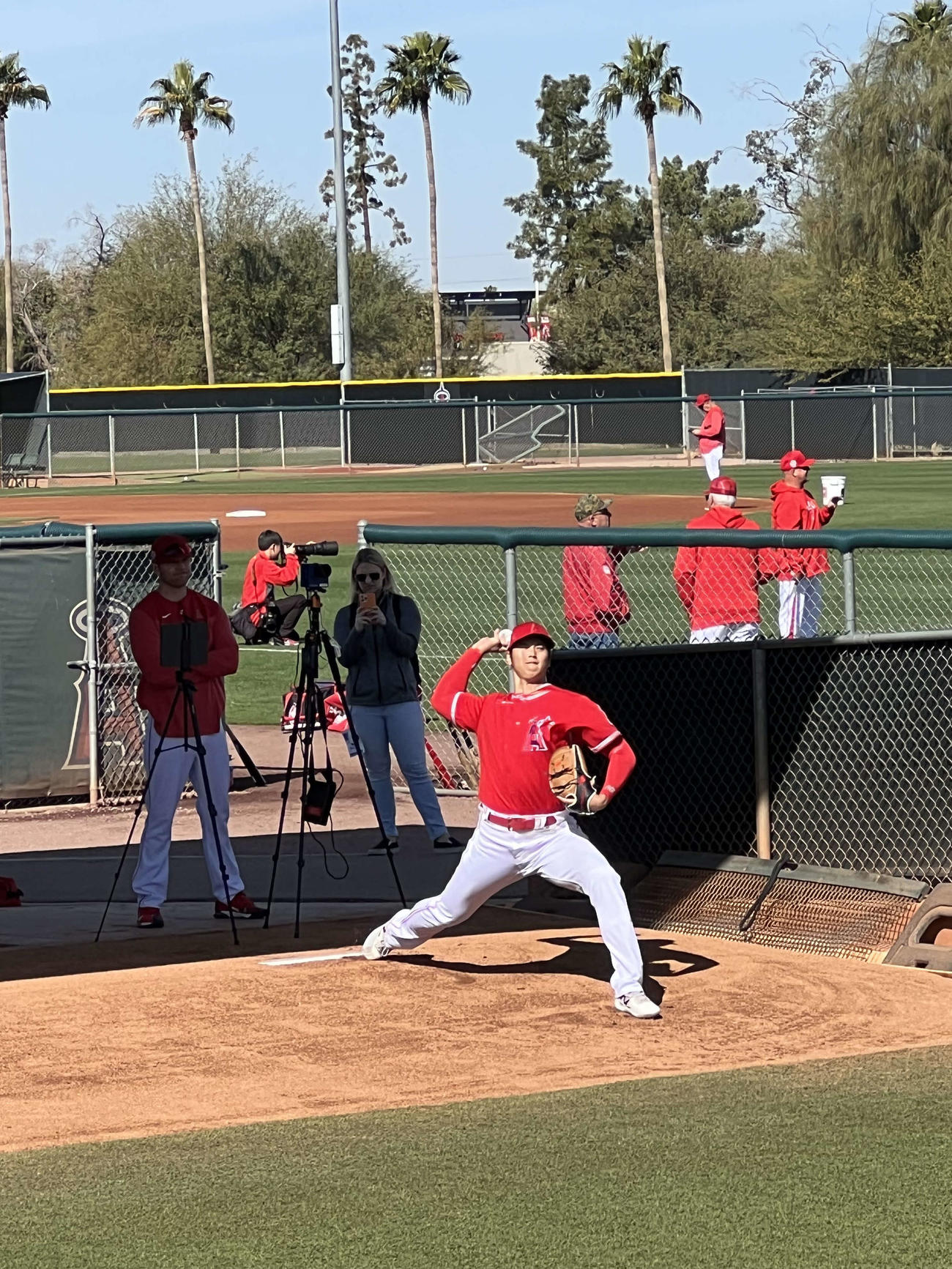 エンゼルス大谷は、キャンプ2回目となるブルペン投球で力強い球を投げ込む。