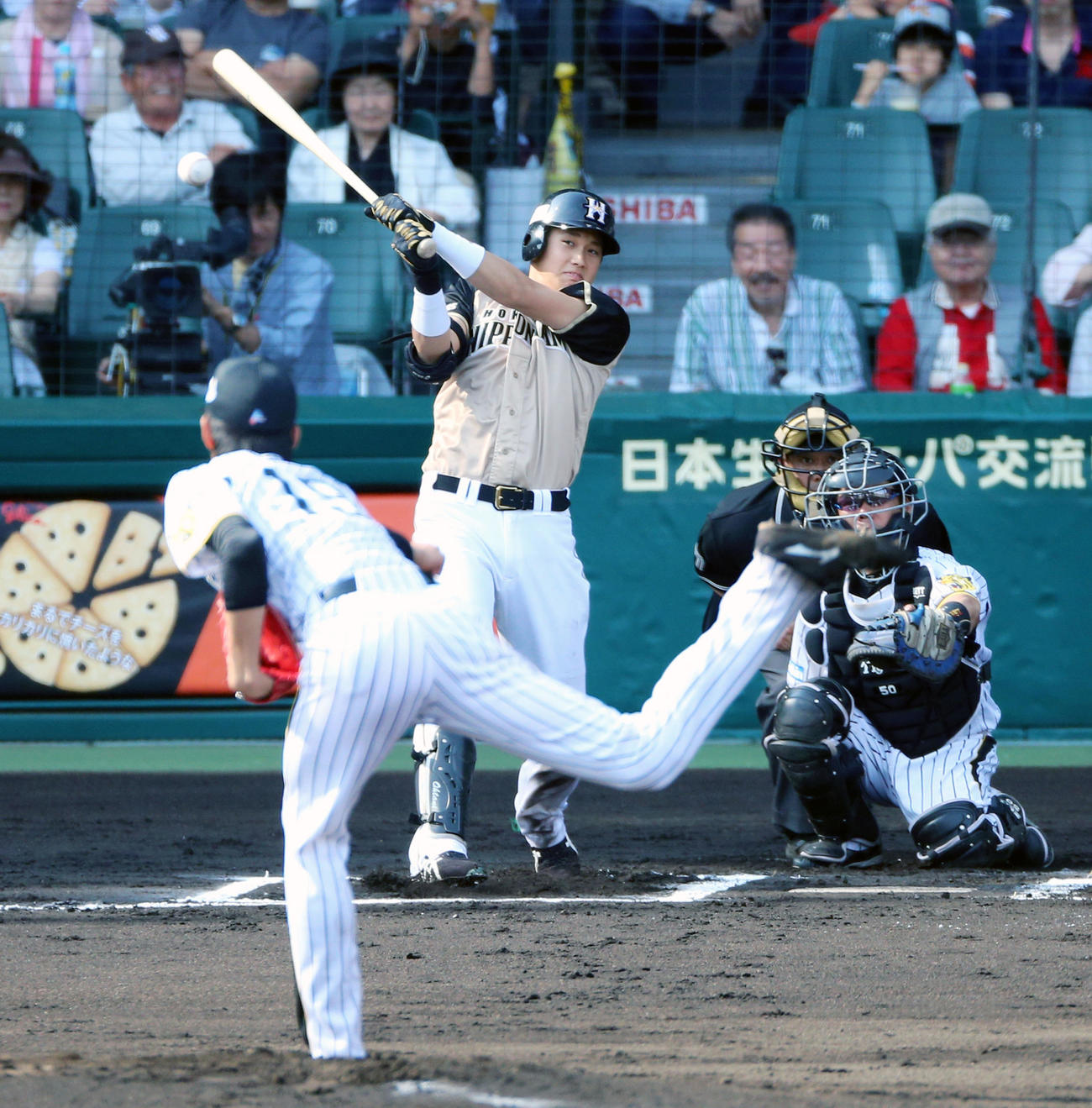 13年5月26日、阪神藤浪から右中間二塁打を放つ日本ハム大谷