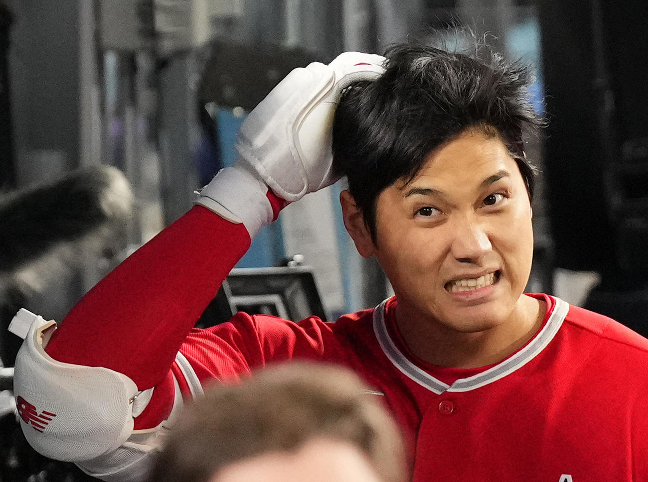 ドジャース対エンゼルス　6回表エンゼルス2死、右飛に倒れ、悔しそうな表情を見せる大谷（撮影・菅敏）