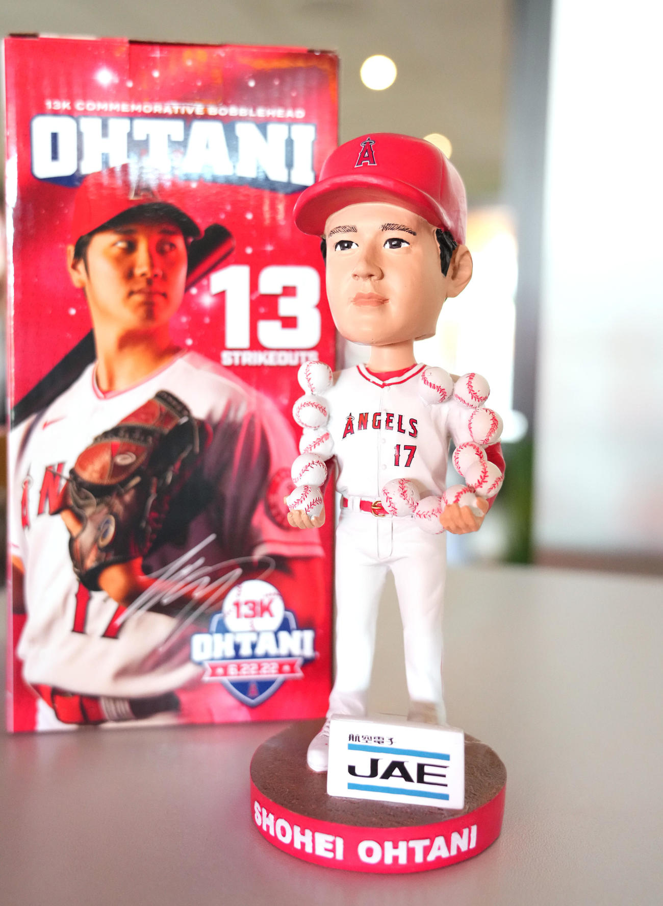 球場で配布される大谷ボブルヘッド人形（撮影・菅敏）