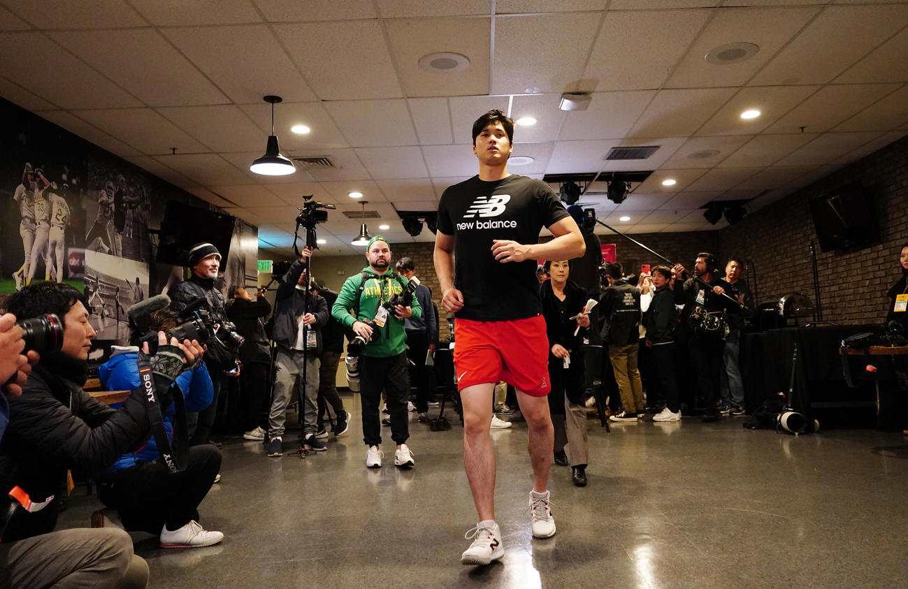 アスレチックス対エンゼルス　会見を終え、引き揚げる大谷（撮影・菅敏）