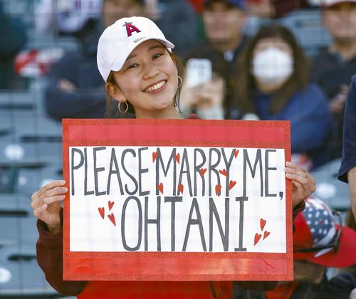 エンゼルス大谷のファン=アナハイム(共同)