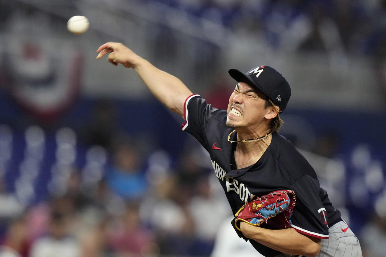マーリンス戦で力投するツインズ前田健太(AP)