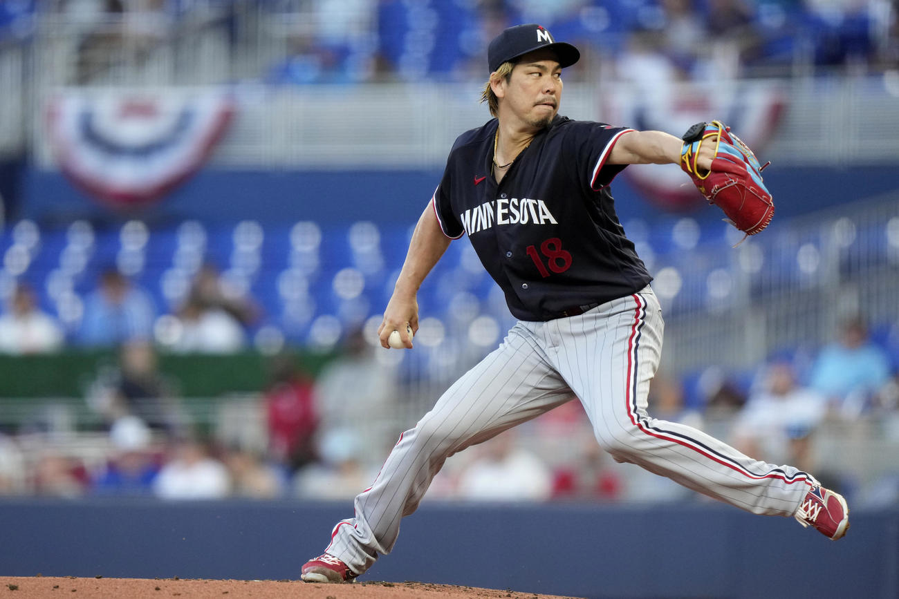 マーリンス戦で力投するツインズ前田健太(AP)