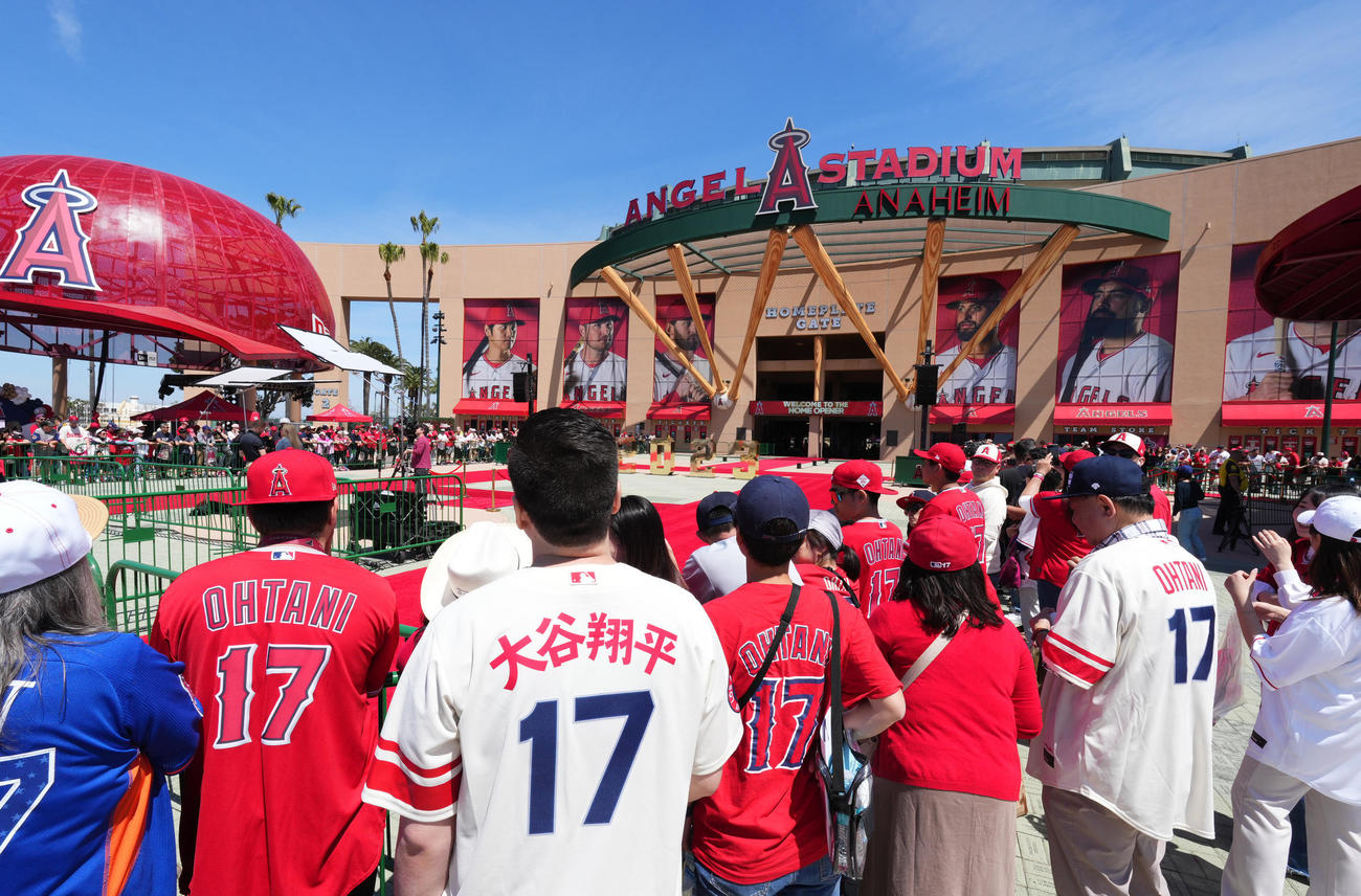 エンゼルス対ブルージェイズ　ホーム開幕戦で行われたイベント（撮影・菅敏）