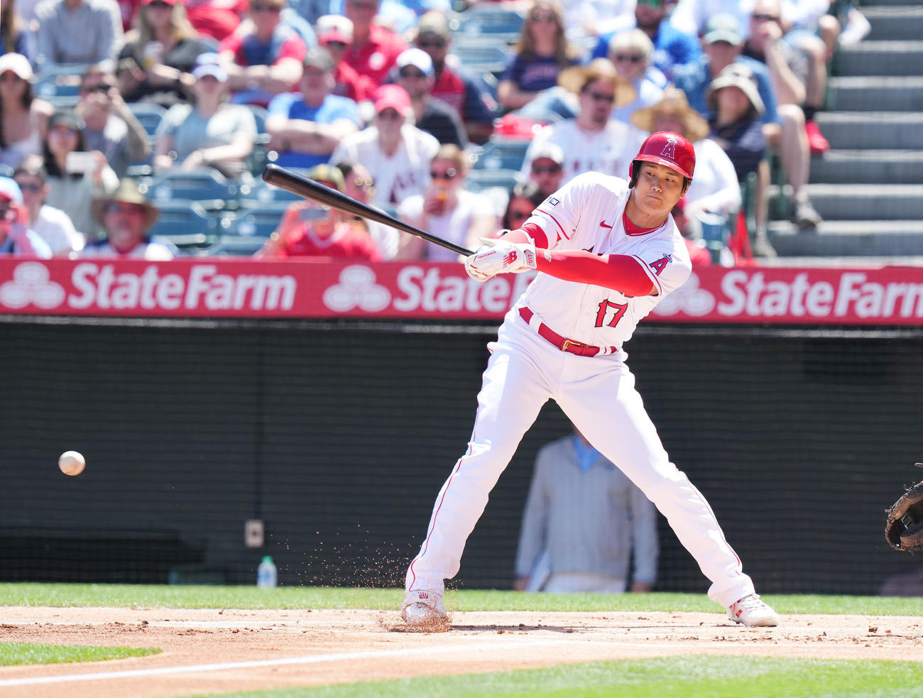 エンゼルス対ブルージェイズ　1回裏エンゼルス1死一塁、菊池から一ゴロに倒れる大谷（撮影・菅敏）