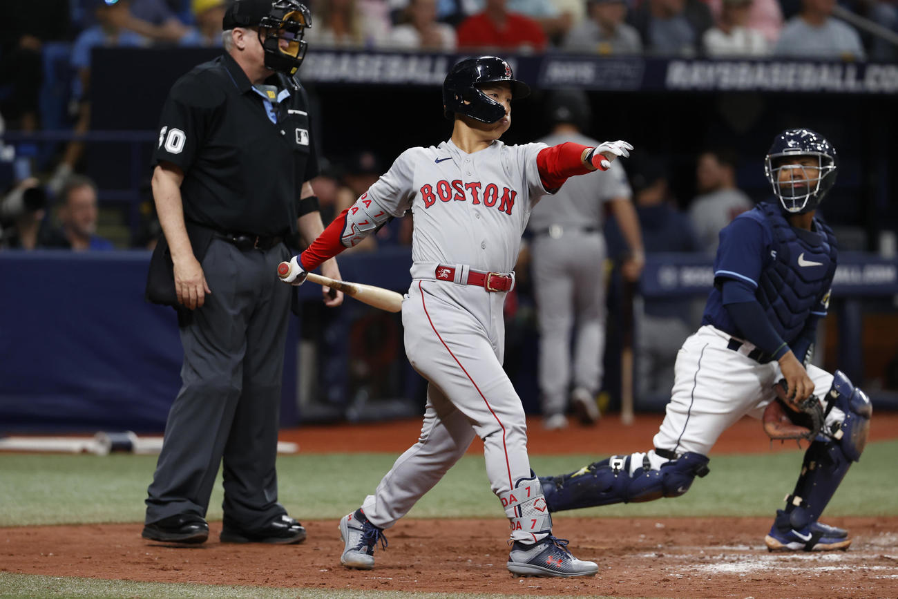 11日、レイズ戦で打席に立つレッドソックス吉田正尚（AP）