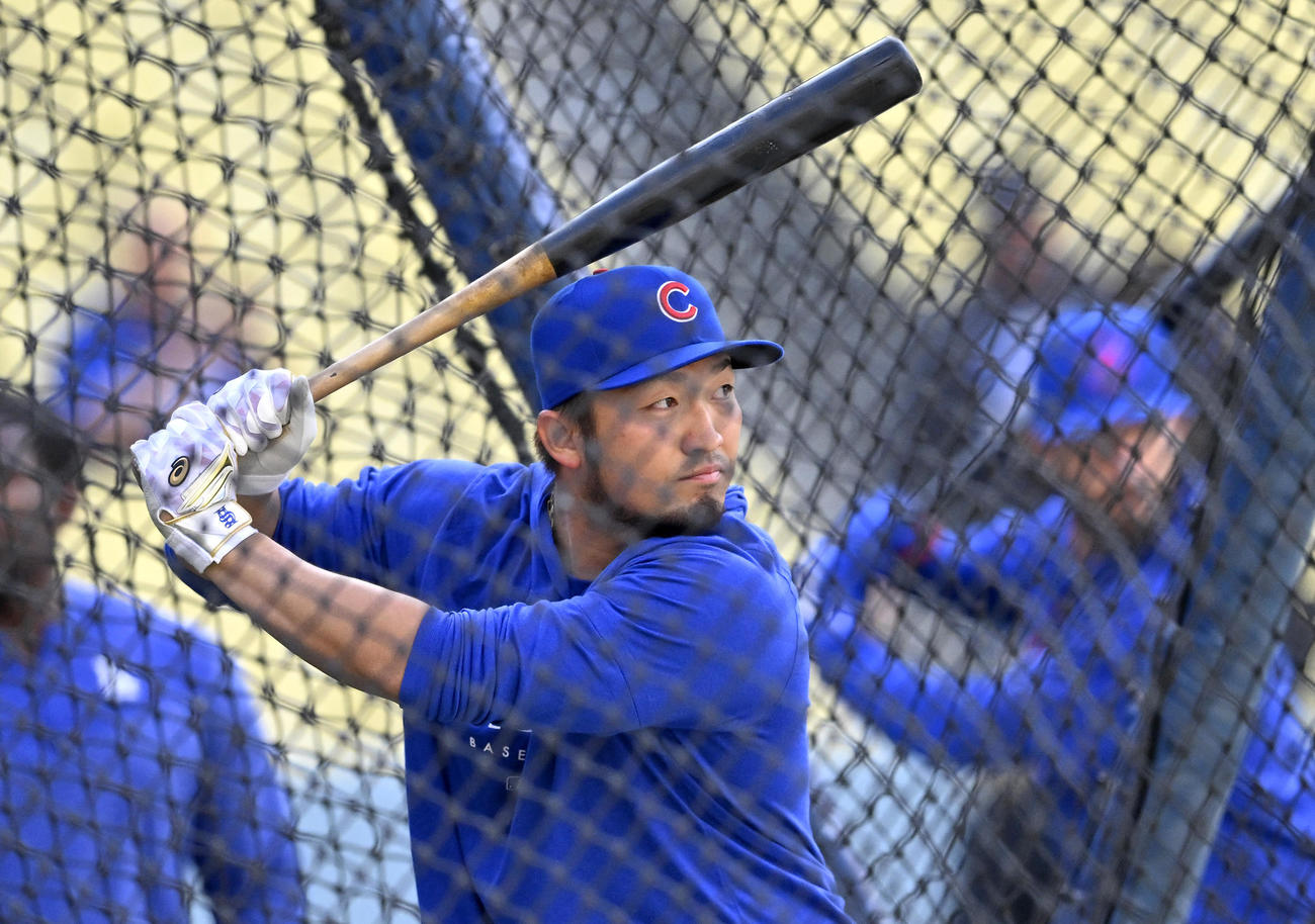 試合前、打撃練習を行う鈴木誠也（ロイター）