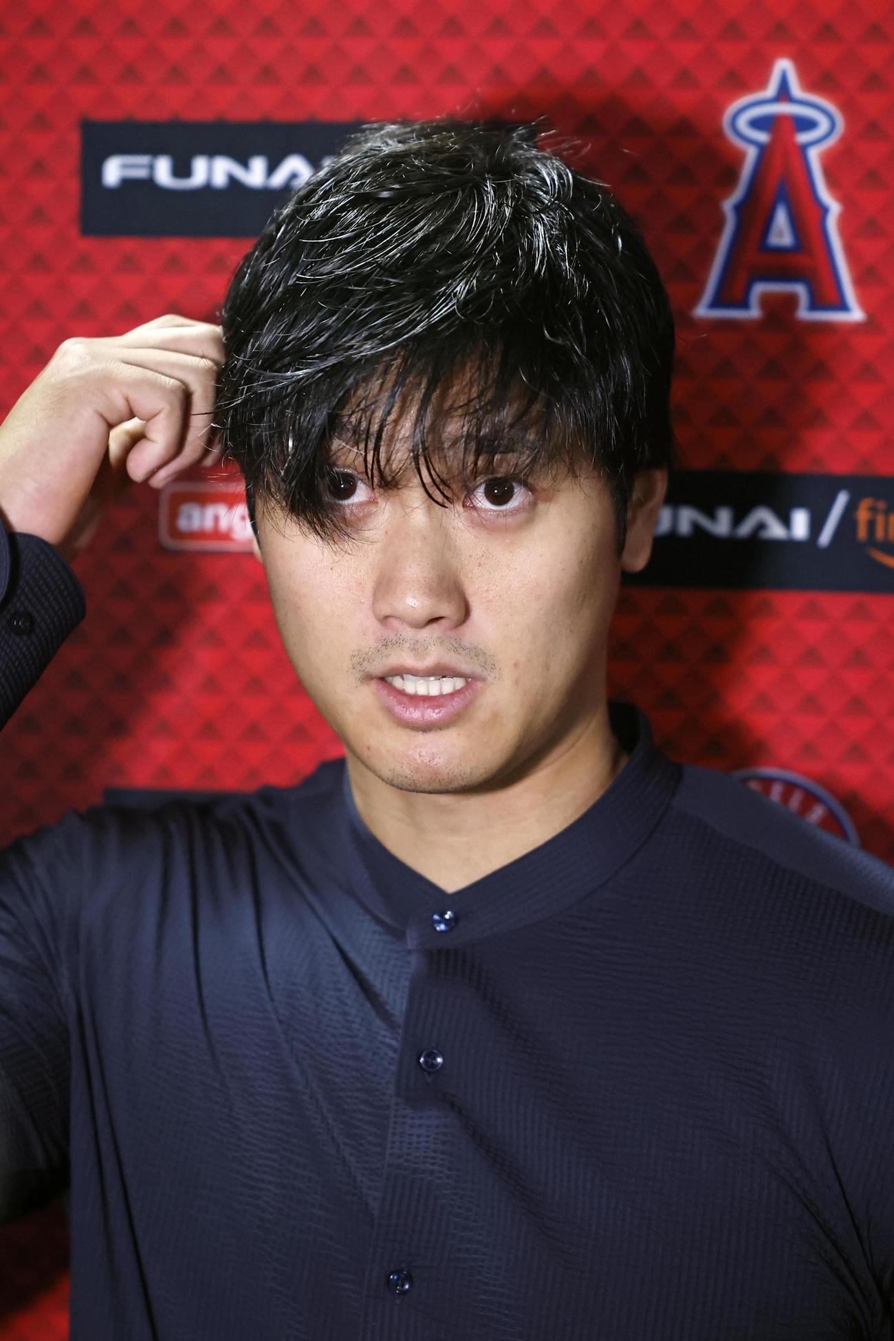 ヤンキース戦を終え、取材に応じる大谷翔平（共同）