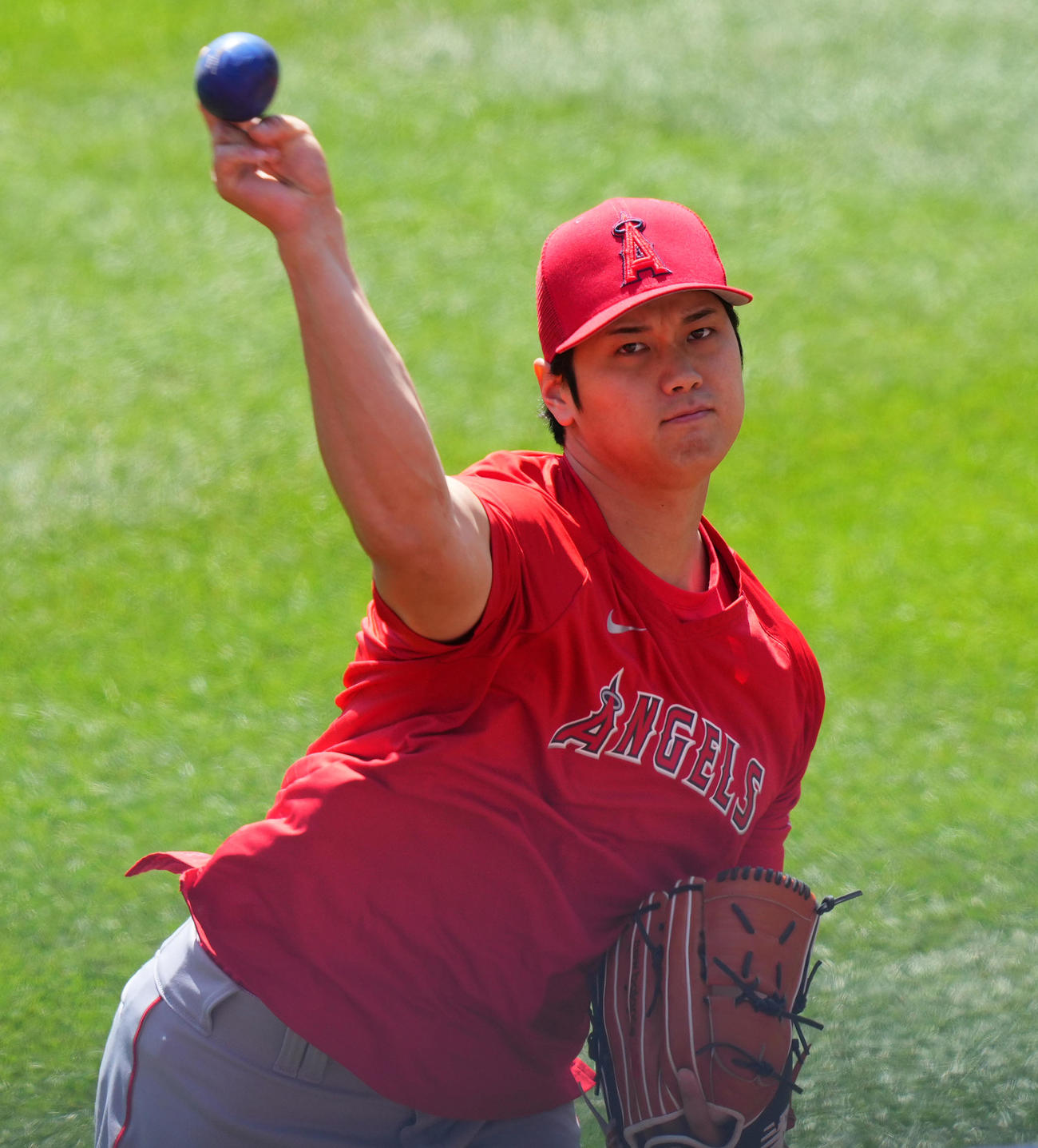 ヤンキース対エンゼルス　試合前の練習で壁当てするエンゼルス大谷（撮影・菅敏）