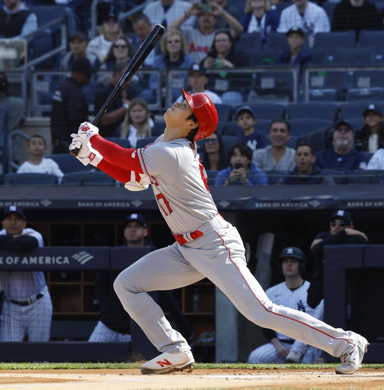 ヤンキース戦の1回、投邪飛に倒れるエンゼルス・大谷（共同）