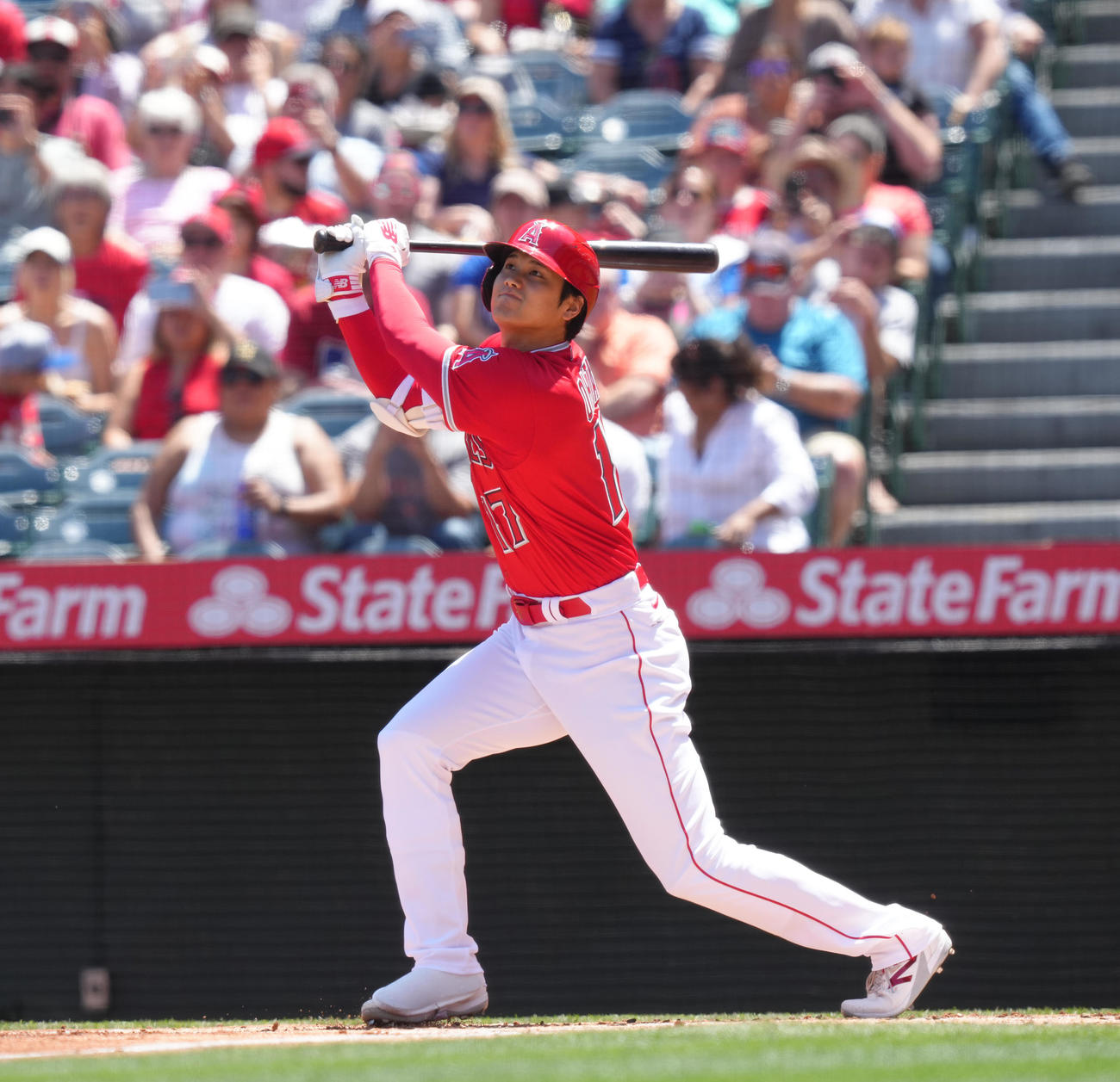 エンゼルス対ロイヤルズ　1回裏エンゼルス無死二、三塁、左犠飛を放つ大谷（撮影・菅敏）