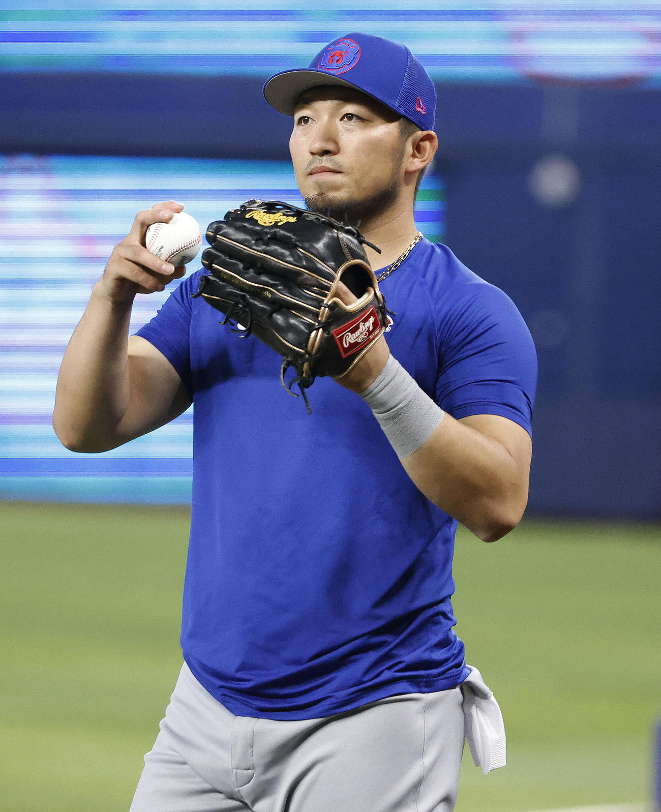 ウオーミングアップをする鈴木誠也（ロイター＝USA TODAY Sports）
