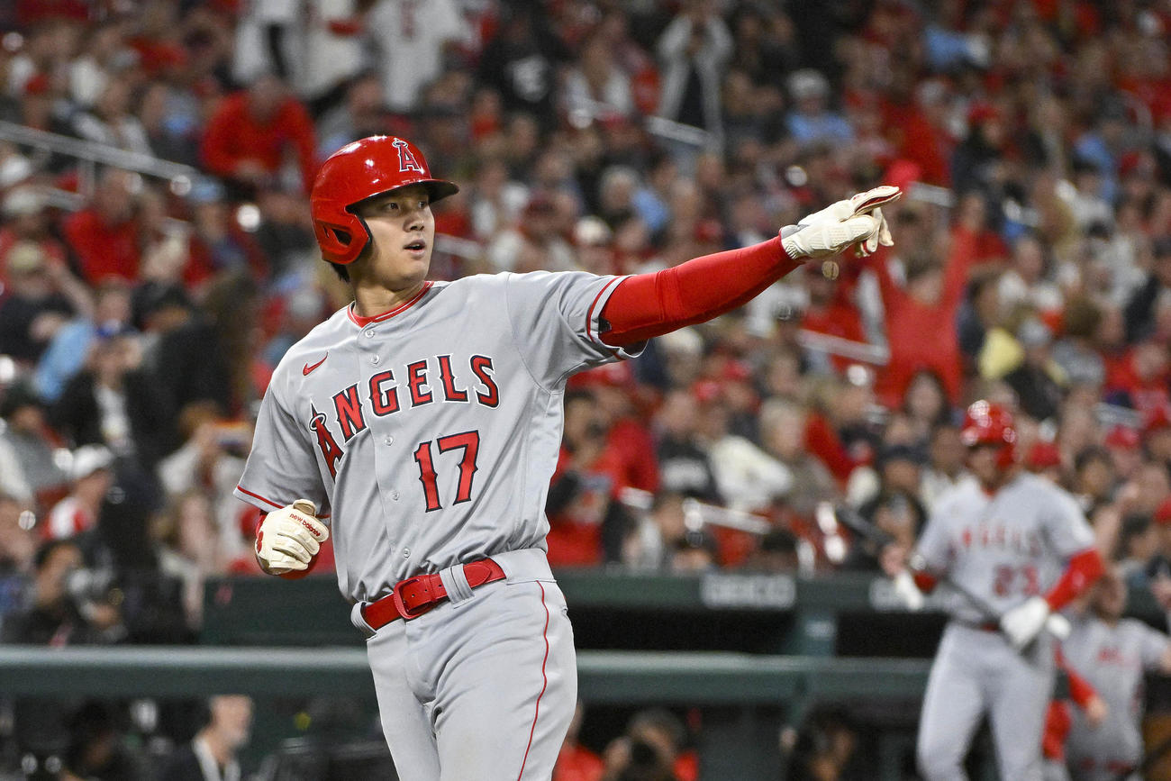 カージナルス対エンゼルス　9回、レンドンのタイムリーで生還したエンゼルス大谷翔平（USA TODAY Sports＝ロイター）