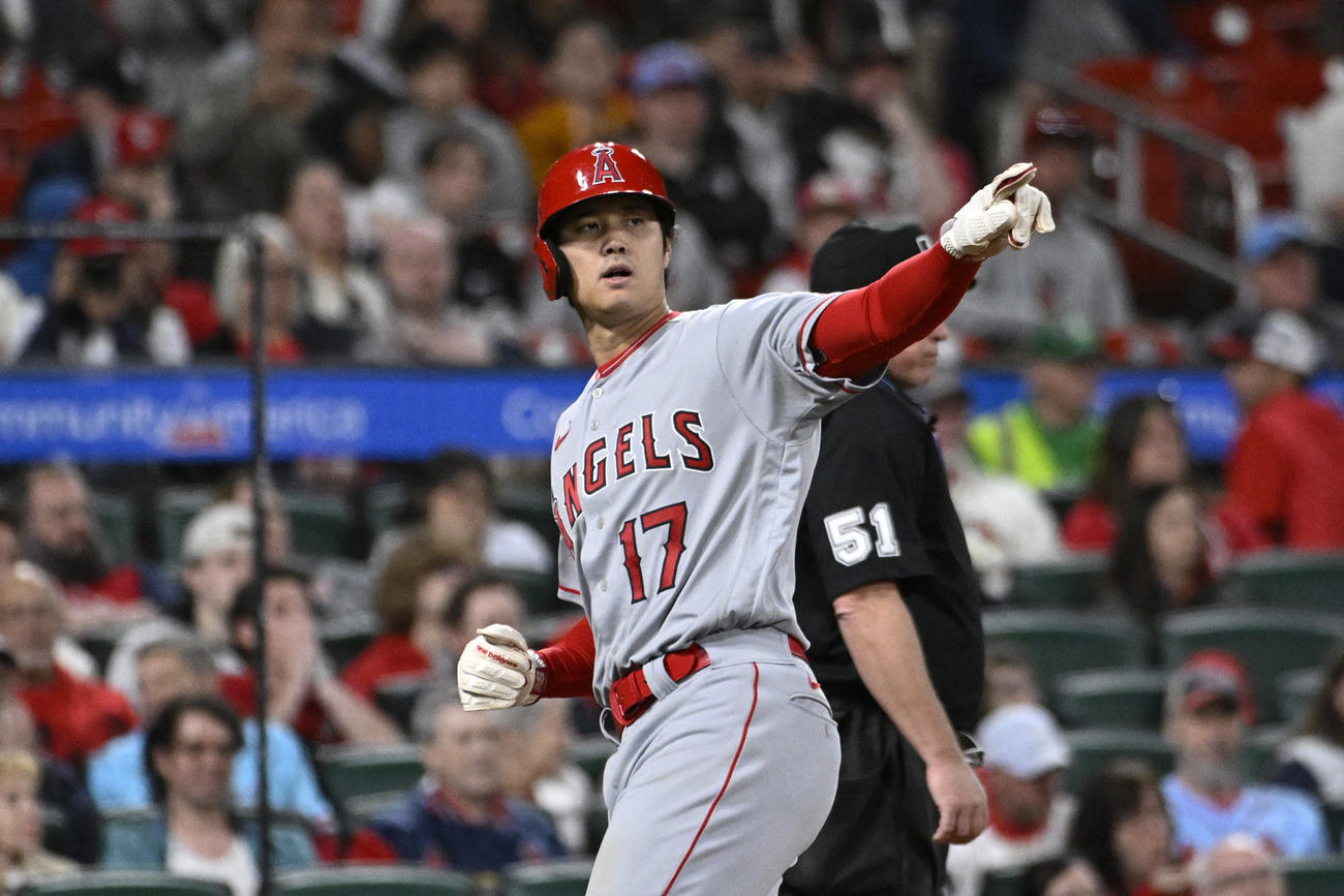 カージナルス対エンゼルス　9回、レンドンのタイムリーで生還したエンゼルス大谷翔平（AP）