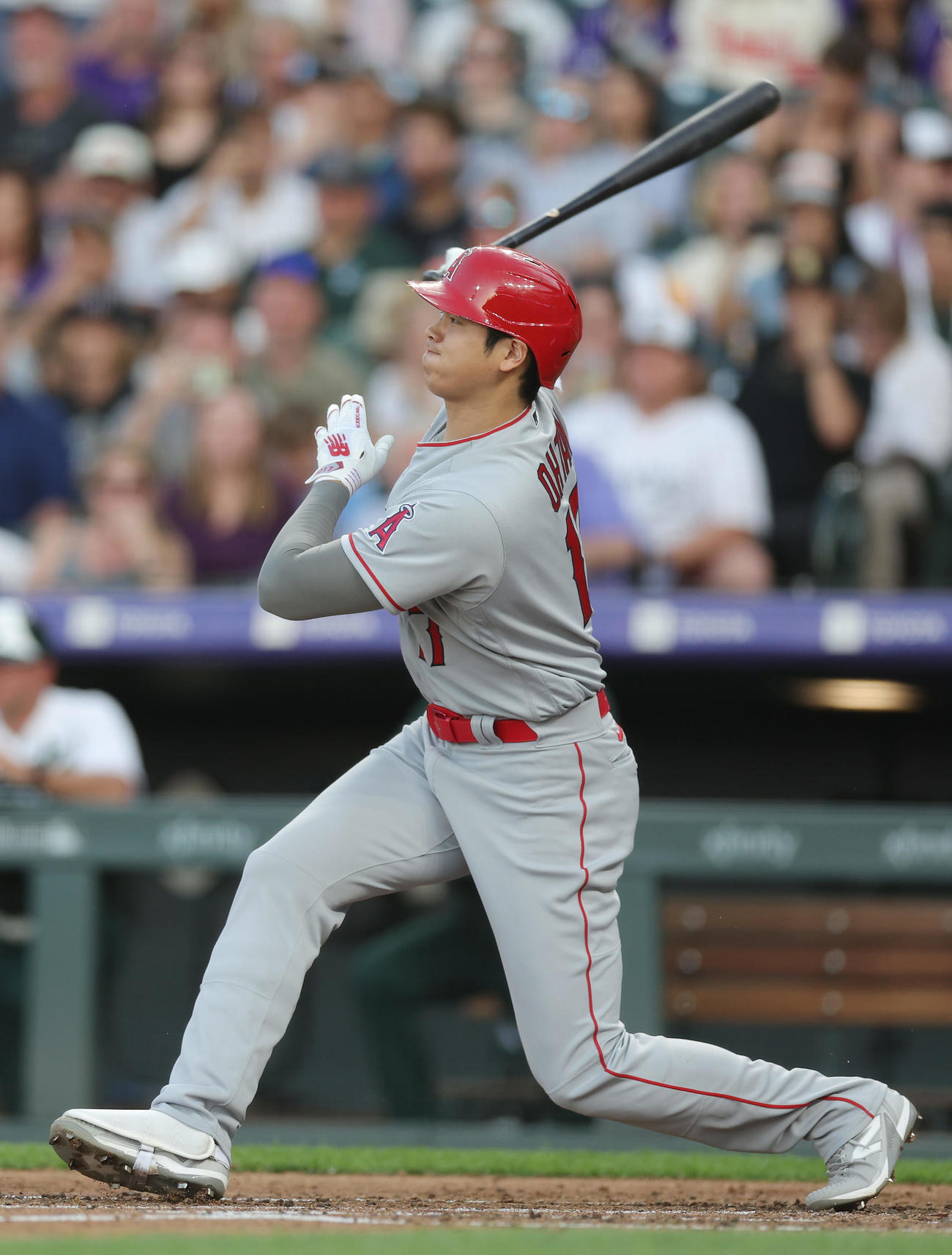 ロッキーズ対エンゼルス　3回表エンゼルス2死一、三塁、右前適時打を放つ大谷（撮影・前田充）