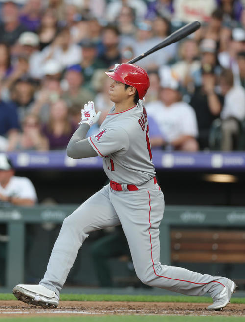 ロッキーズ対エンゼルス　3回表エンゼルス2死一、三塁、右前適時打を放つ大谷（撮影・前田充）