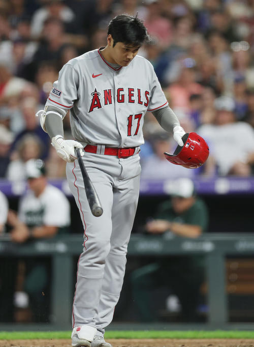 ロッキーズ対エンゼルス　4回表エンゼルス2死、空振り三振に倒れた大谷（撮影・前田充）