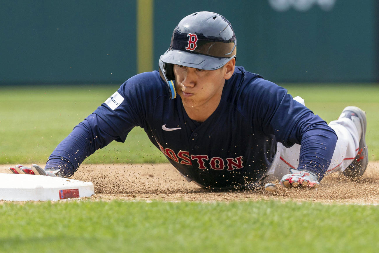 フィリーズ戦で4打数2安打だったレッドソックス・吉田。連続試合安打を16とした＝フィラデルフィア（AP＝共同）