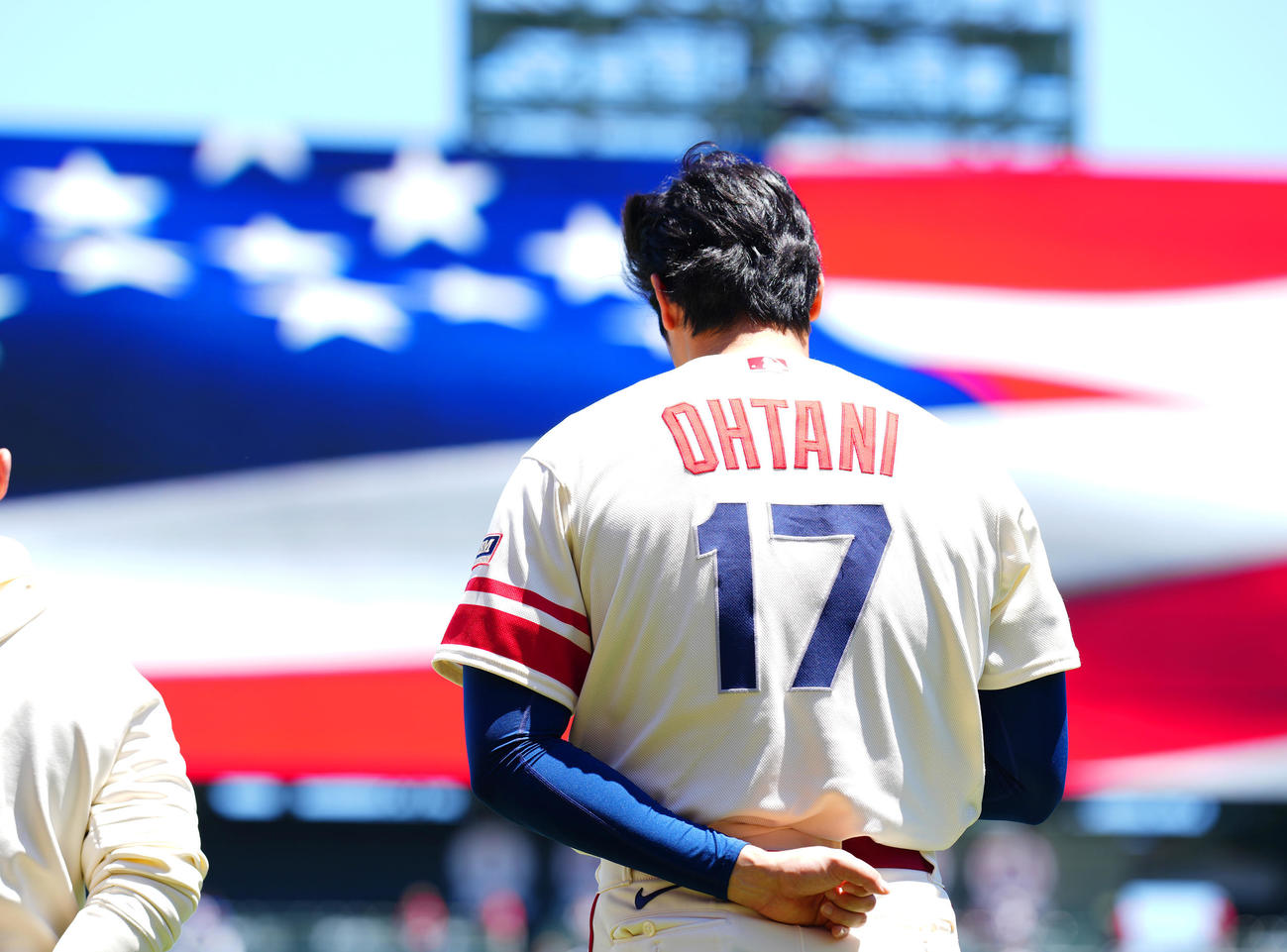 エンゼルス対レンジャーズ　試合前のセレモニーでフィールドに整列する大谷（撮影・菅敏）