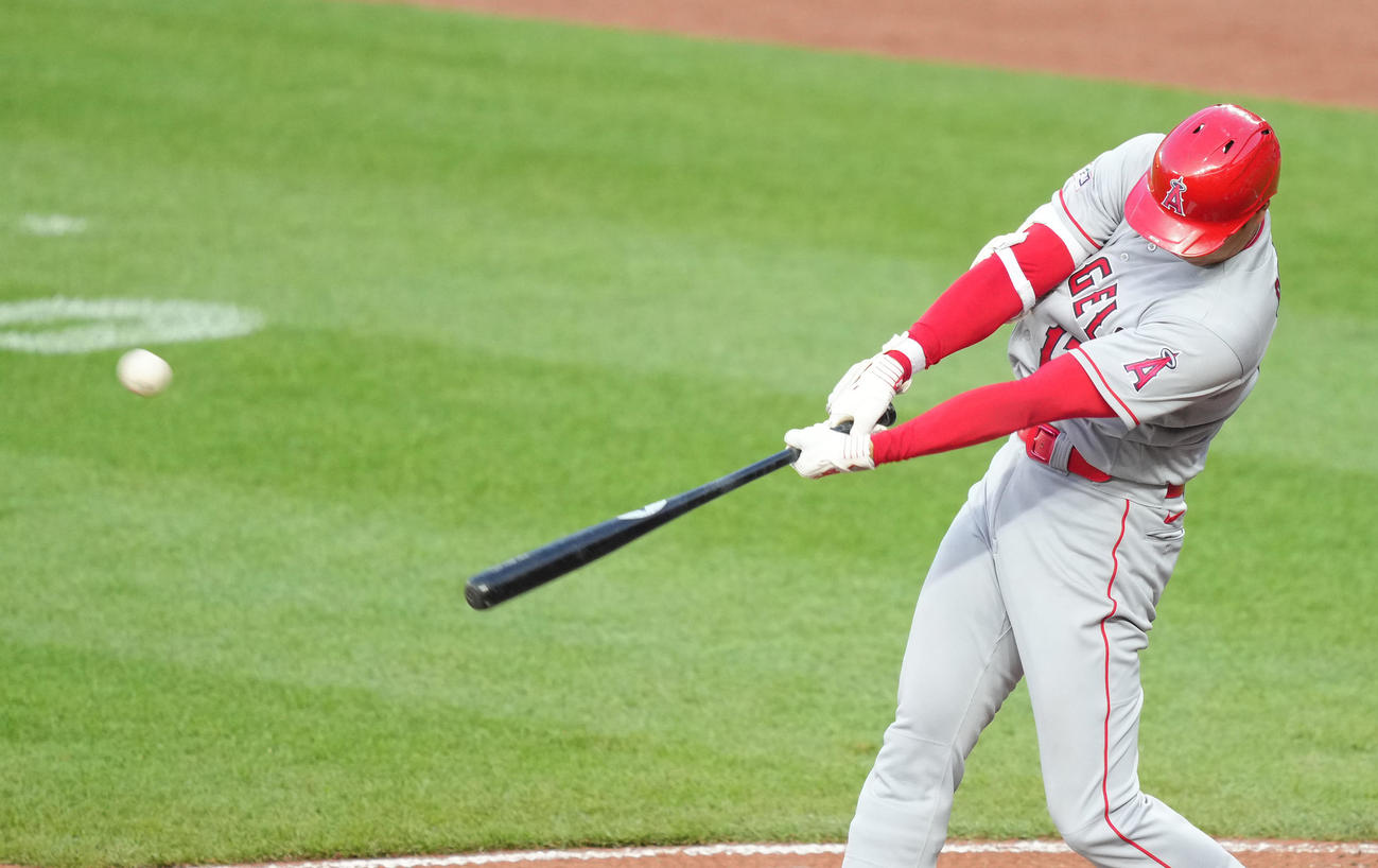 オリオールズ対エンゼルス　4回表エンゼルス1死一、二塁、右越えに3点本塁打を放つ大谷（撮影・菅敏）