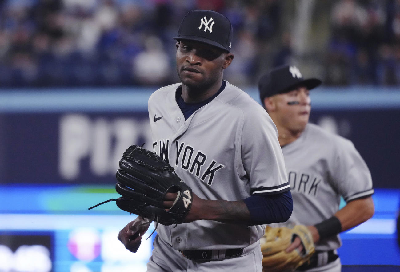 ブルージェイズ戦、3回を投げ終えベンチに戻るヘルマン（AP）