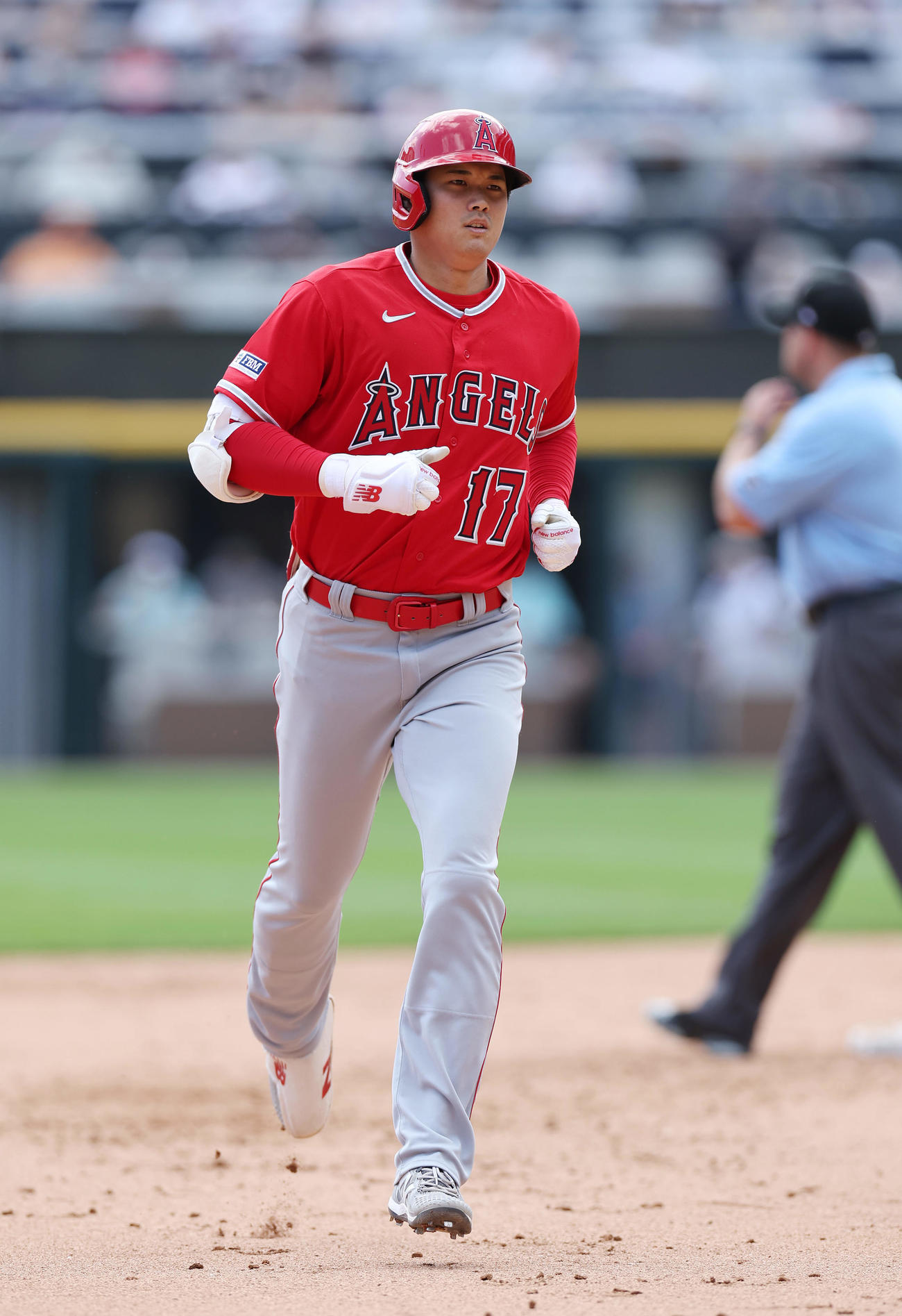 ホワイトソックス対エンゼルス　4回表エンゼルス1死二塁、右中間へ2打席連続となる2点本塁打を放ちダイヤモンドをまわる大谷（撮影・前田充）