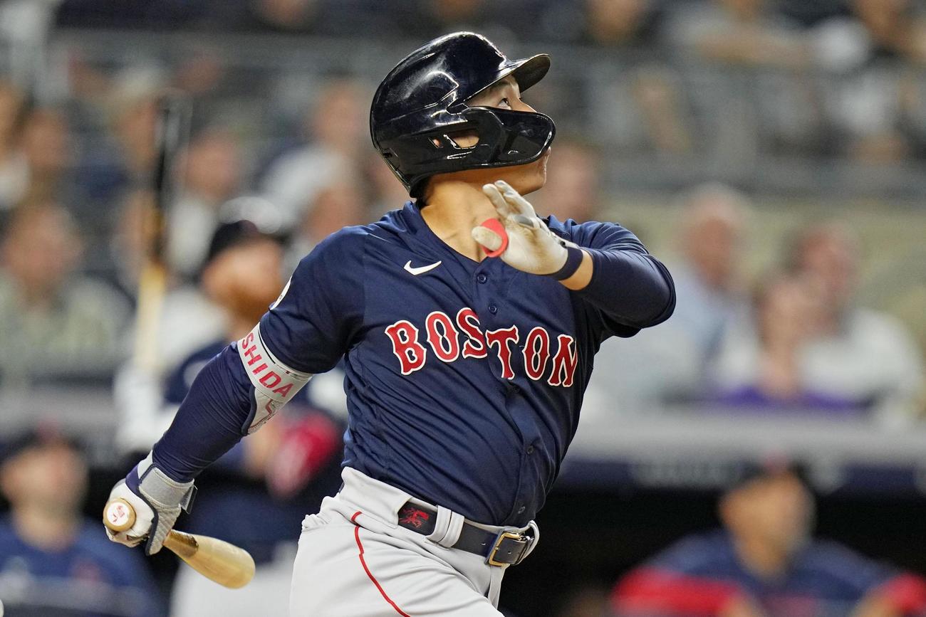 ヤンキース戦の7回、左飛に倒れるレッドソックス吉田（AP＝共同）