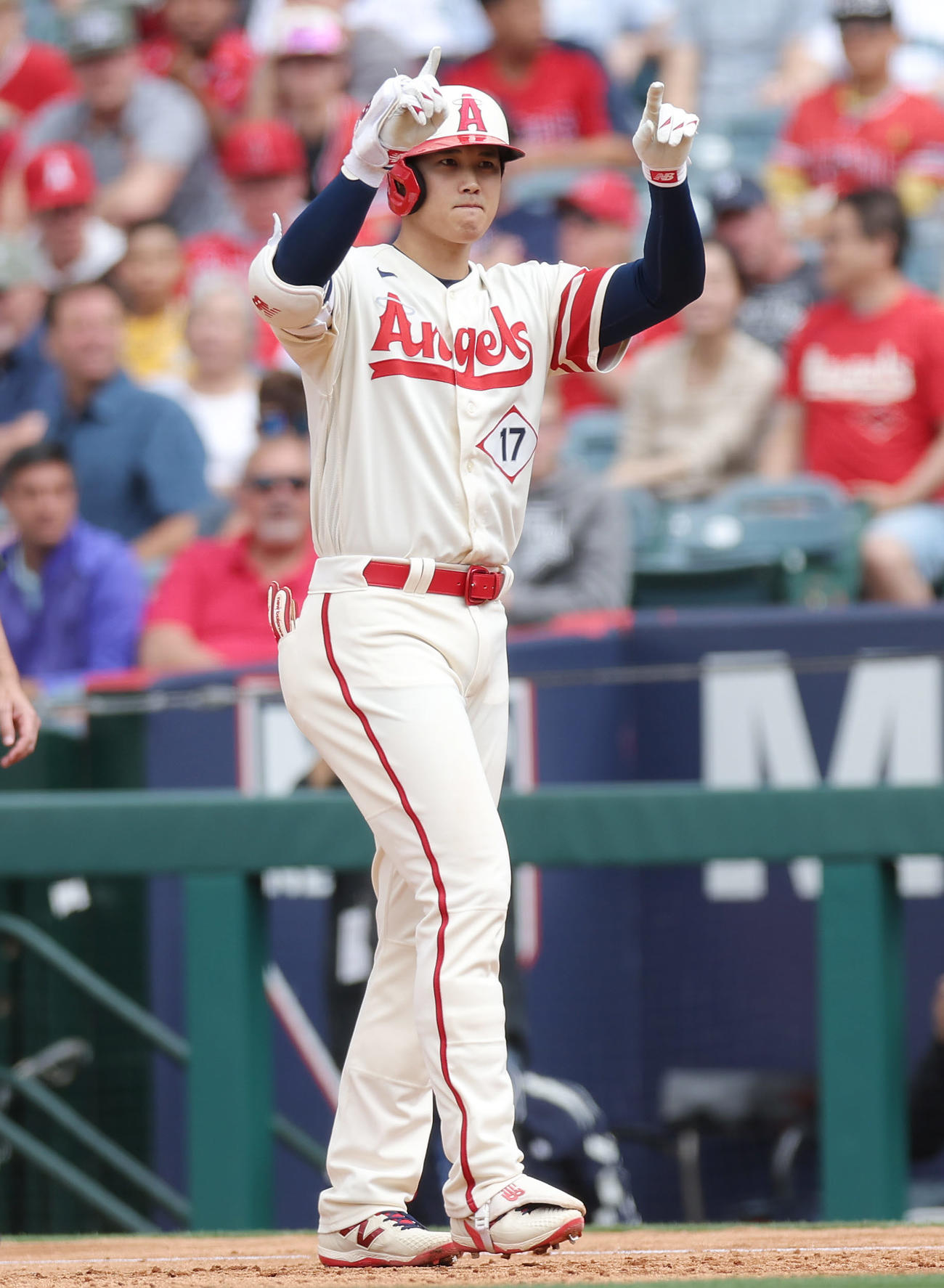 エンゼルス対マリナーズ　4回裏エンゼルス無死一、二塁、右前打を放った大谷（撮影・前田充）