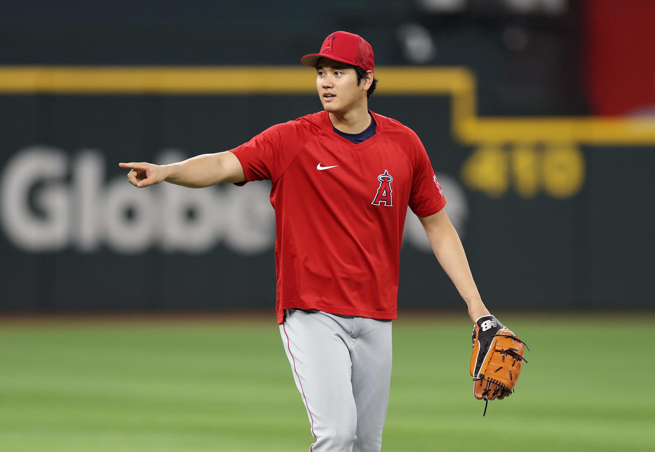 レンジャーズ対エンゼルス　試合前、キャッチボールで調整したエンゼルス大谷（撮影・前田充）