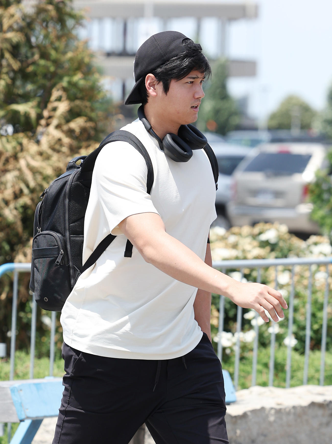ロイヤルズ対エンゼルス　スタジアムに入るエンゼルス大谷（撮影・前田充）