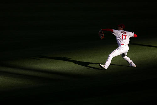 エンゼルス対ドジャース 試合前、キャッチボールで調整するエンゼルス大谷(撮影・前田充)
