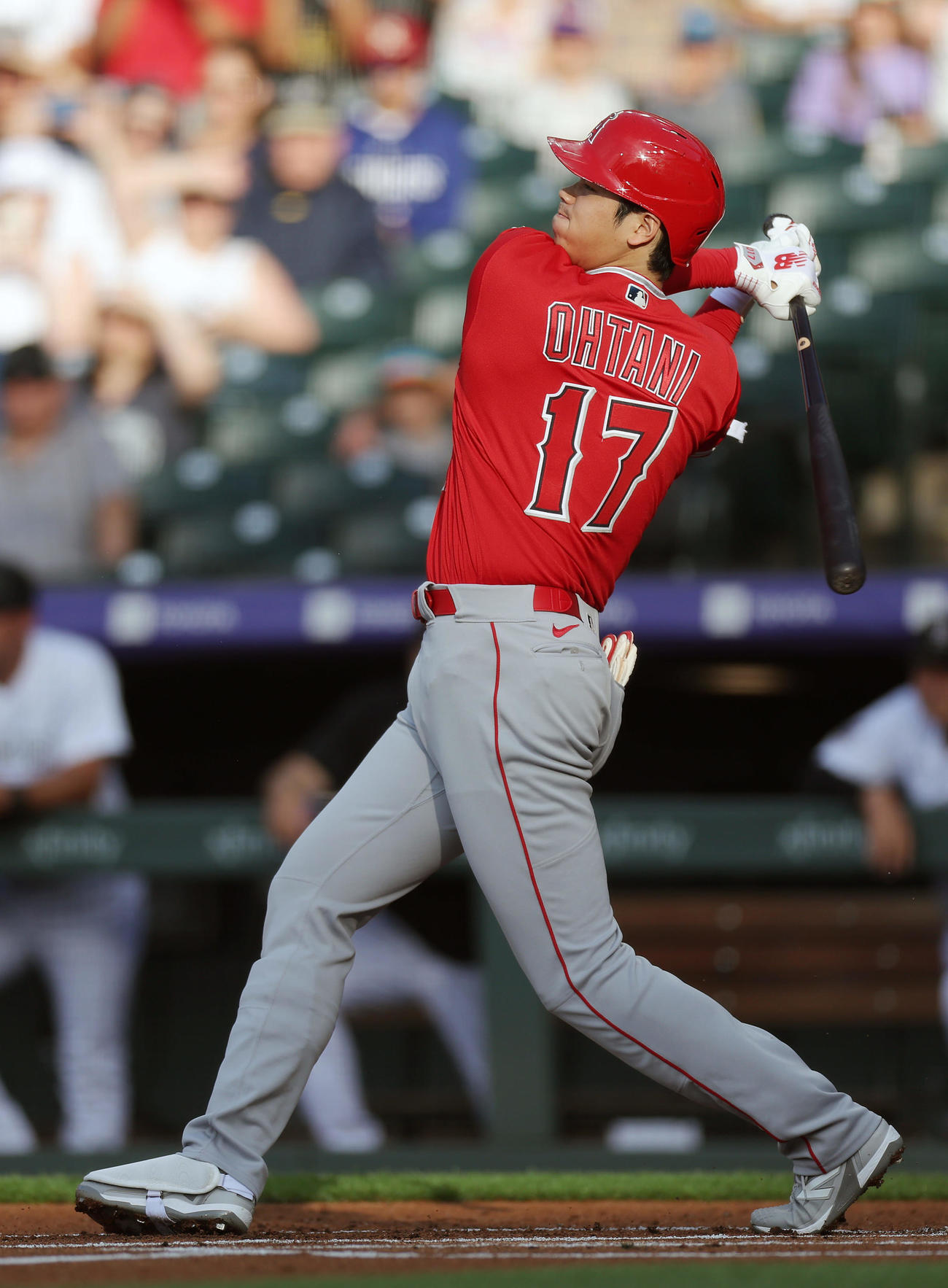 ロッキーズ対エンゼルス　1回表エンゼルス1死、右中間へ二塁打を放つ大谷（撮影・前田充）