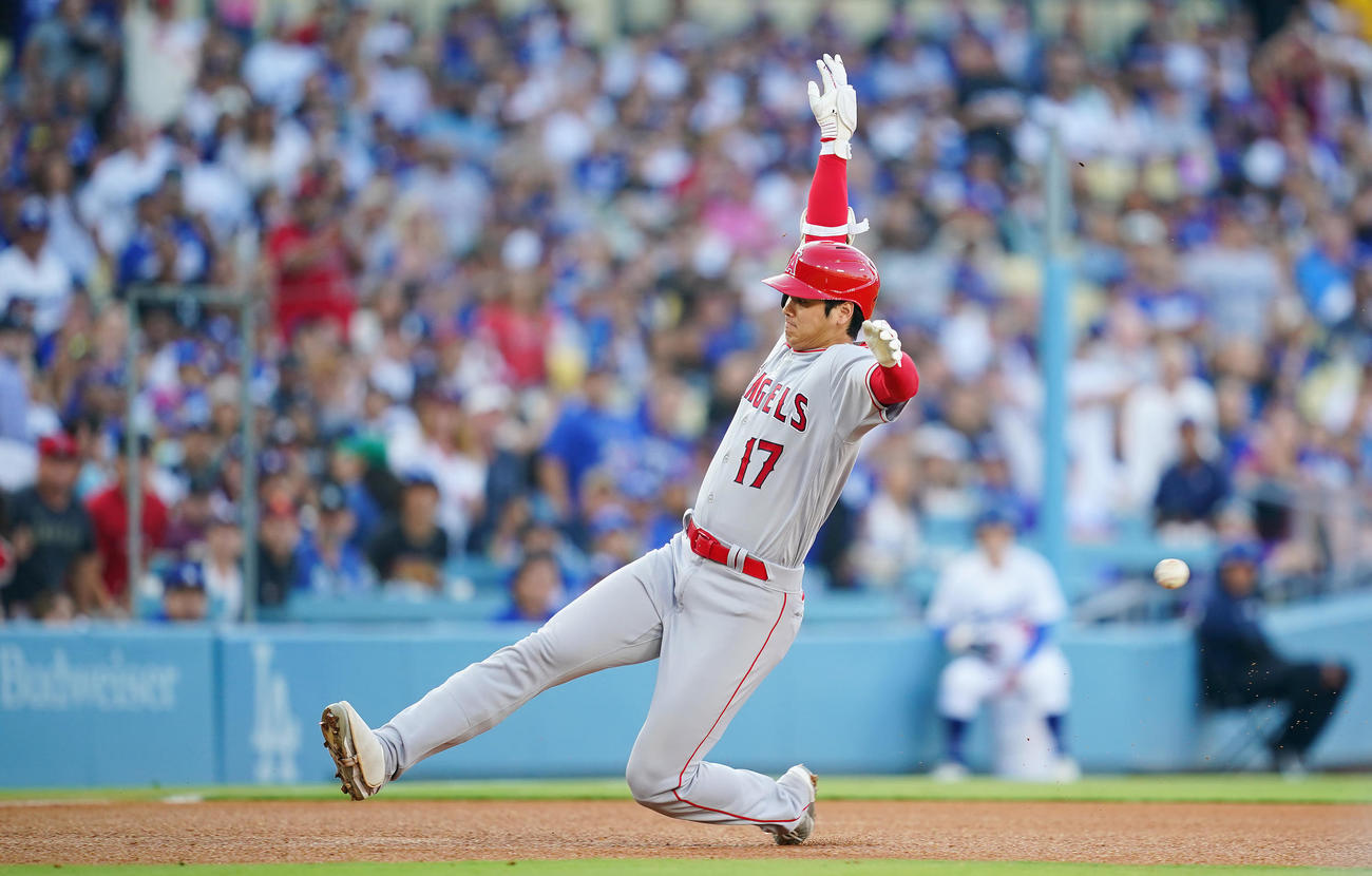 ドジャース対エンゼルス　3回表エンゼルス1死、三塁打を放ち滑り込み大谷（撮影・垰建太）