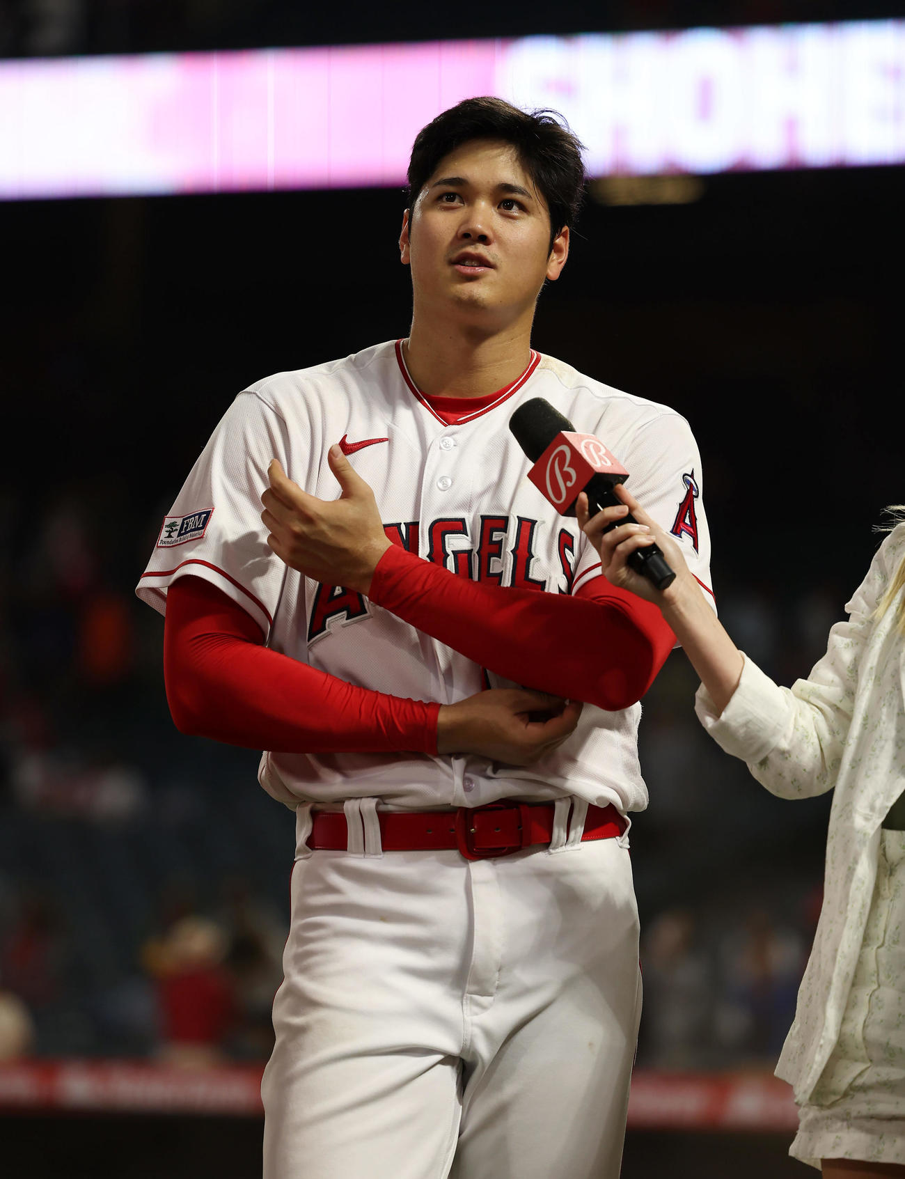 エンゼルス対ホワイトソックス　ホワイトソックスに勝利し、インタビューに答えるエンゼルス大谷（撮影・前田充）