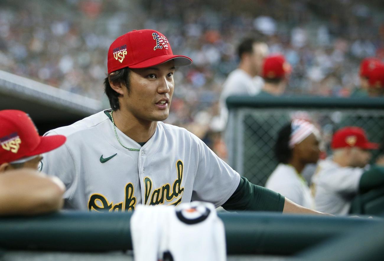 延長10回、ベンチから見守るアスレチックス藤浪晋太郎（AP）