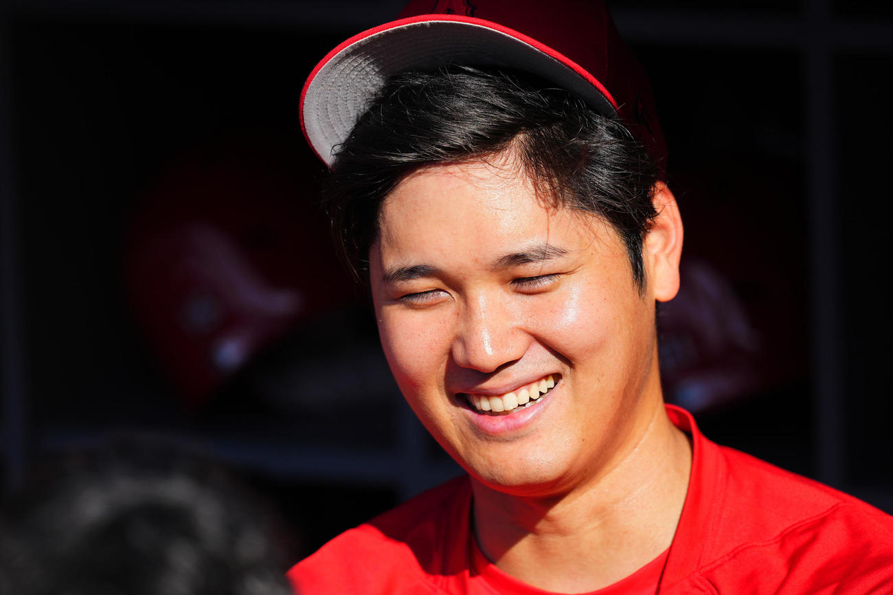 ドジャース対エンゼルス　試合前練習中、笑顔を見せるエンゼルス大谷（撮影・垰建太）