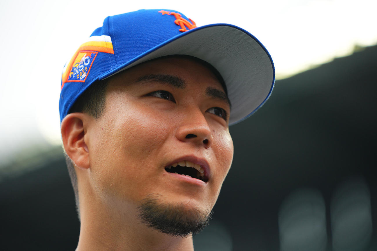 MLBオールスターゲームの前日の囲み取材に応じるナ・リーグのメッツ千賀（撮影・垰建太）