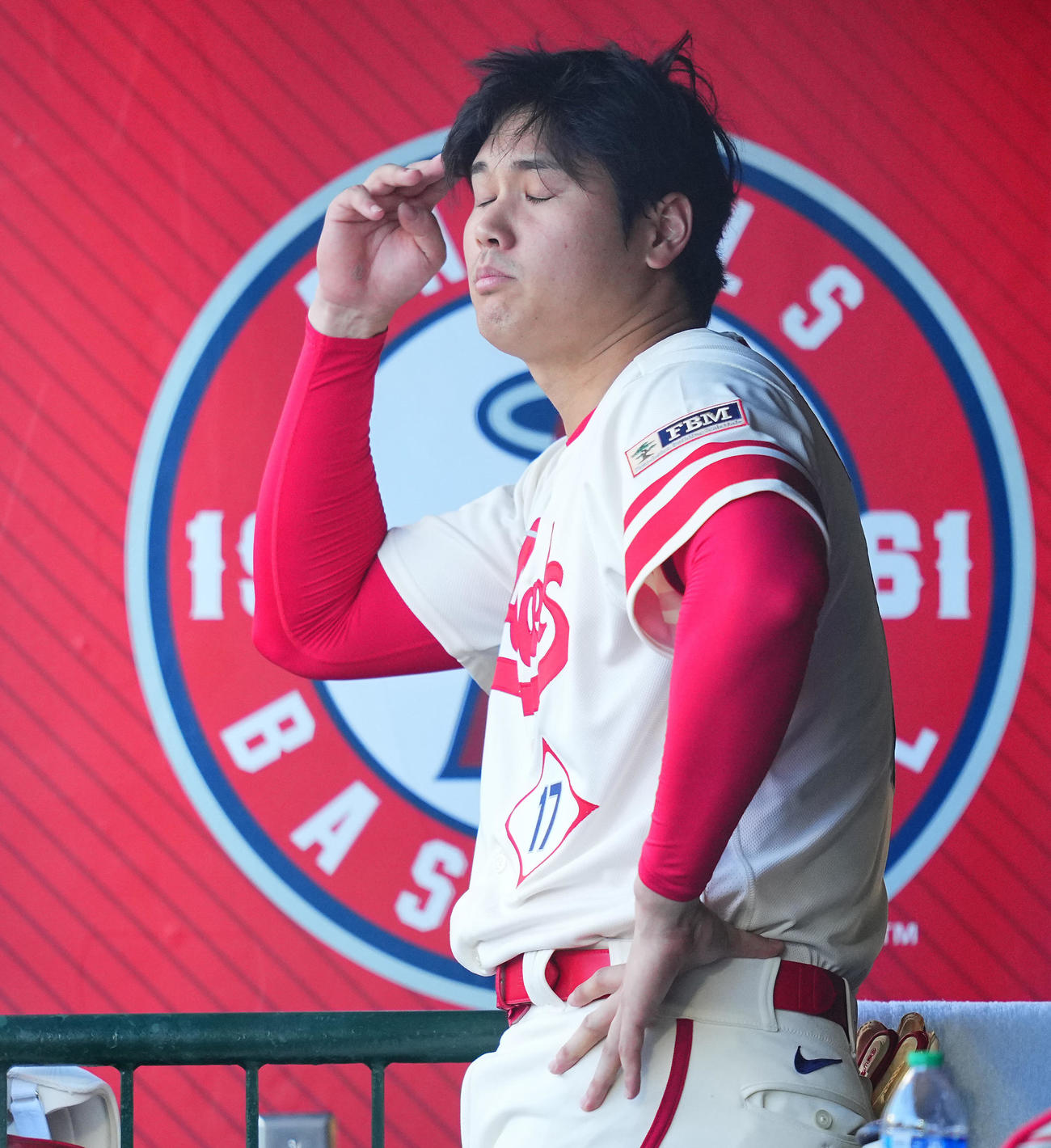 エンゼルス対アストロズ　ベンチで身振り手振りを交えてナインと話すエンゼルス大谷（撮影・垰建太）