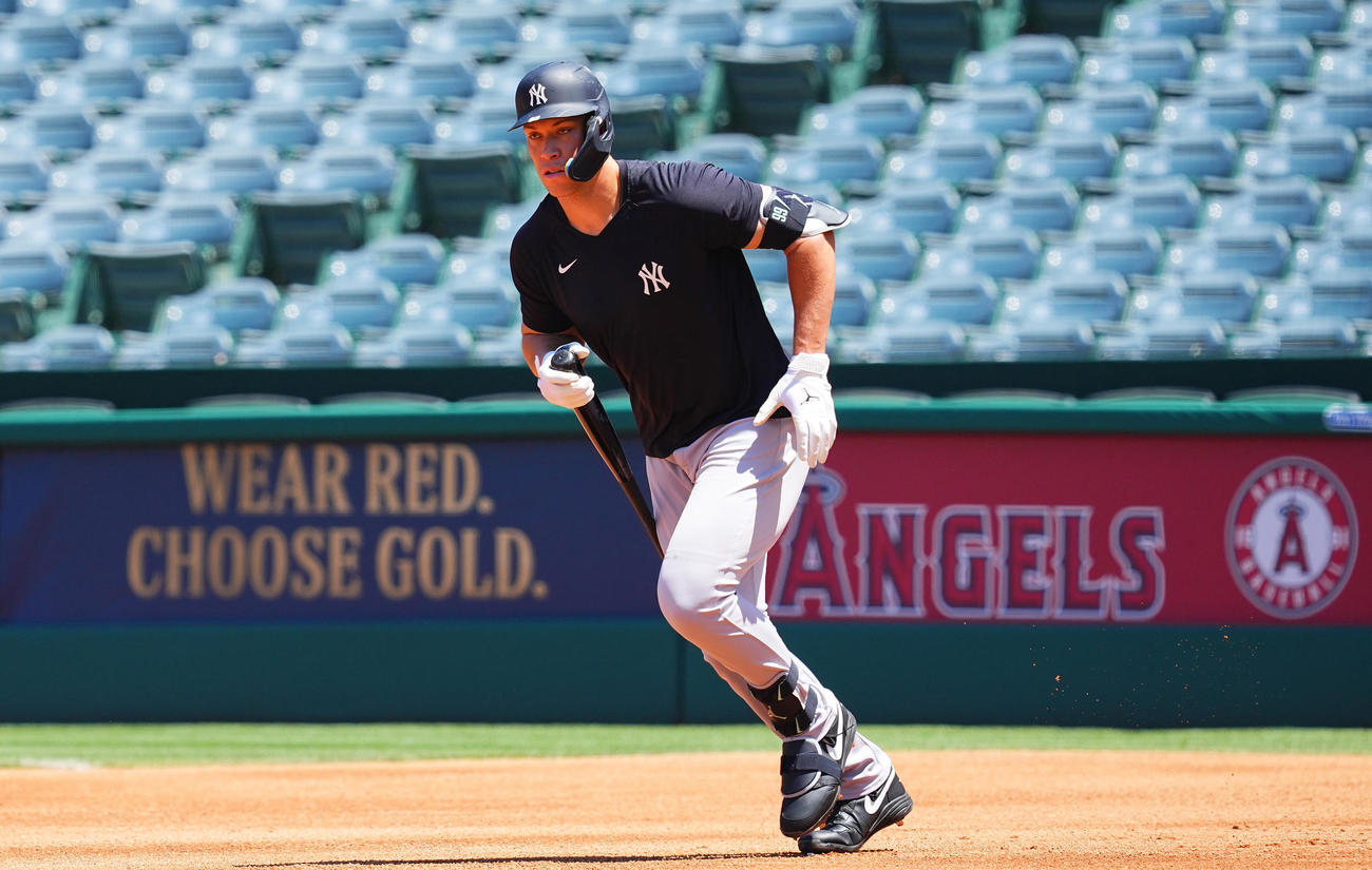 エンゼルス対ヤンキース　試合前、調整するヤンキースのジャッジ（撮影・垰建太）