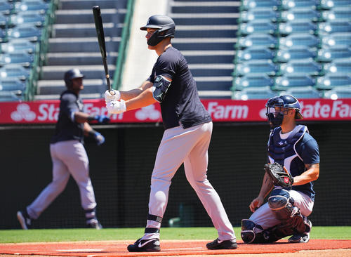 エンゼルス対ヤンキース　試合前、打席に立ちライブBPに臨むヤンキースのジャッジ（撮影・垰建太）