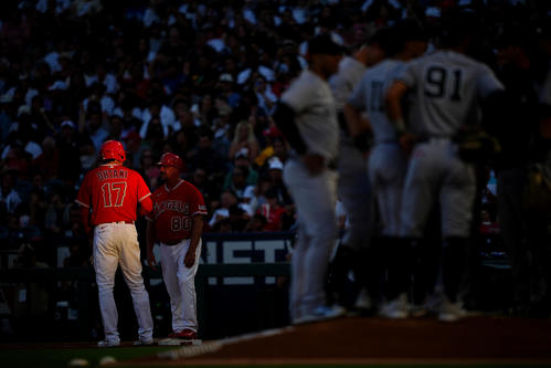 エンゼルス対ヤンキース　3回裏エンゼルス無死一、二塁、四球で出塁した大谷（撮影・垰建太）