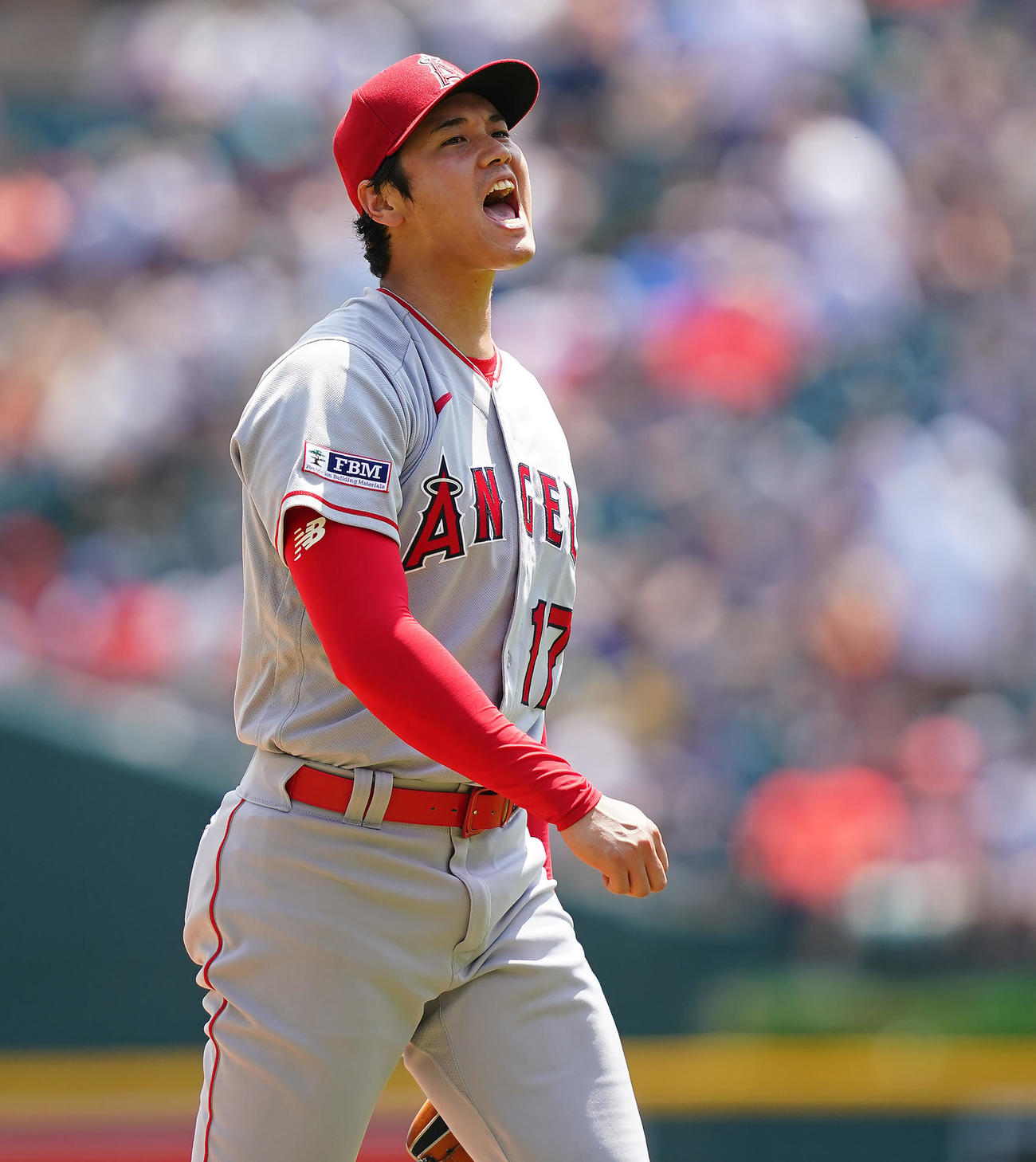タイガース対エンゼルス・第1試合　5回裏エンゼルス2死、バエスの捕邪飛で声を上げる大谷（撮影・垰建太）